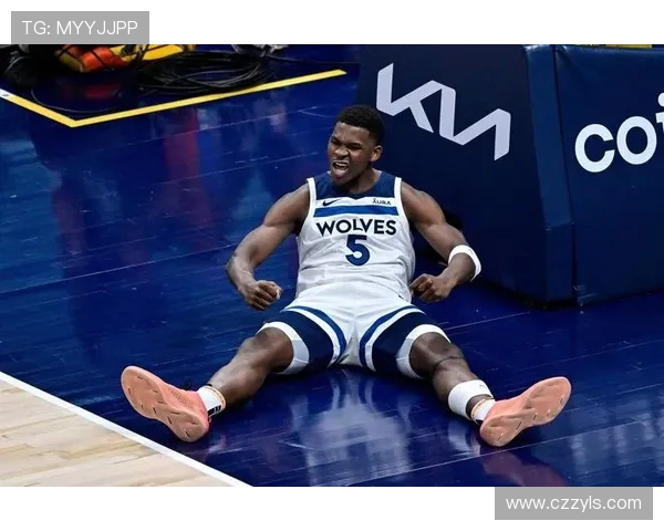 爱德华兹称赞克拉克防守表现出色 并提升了球队整体防守水平